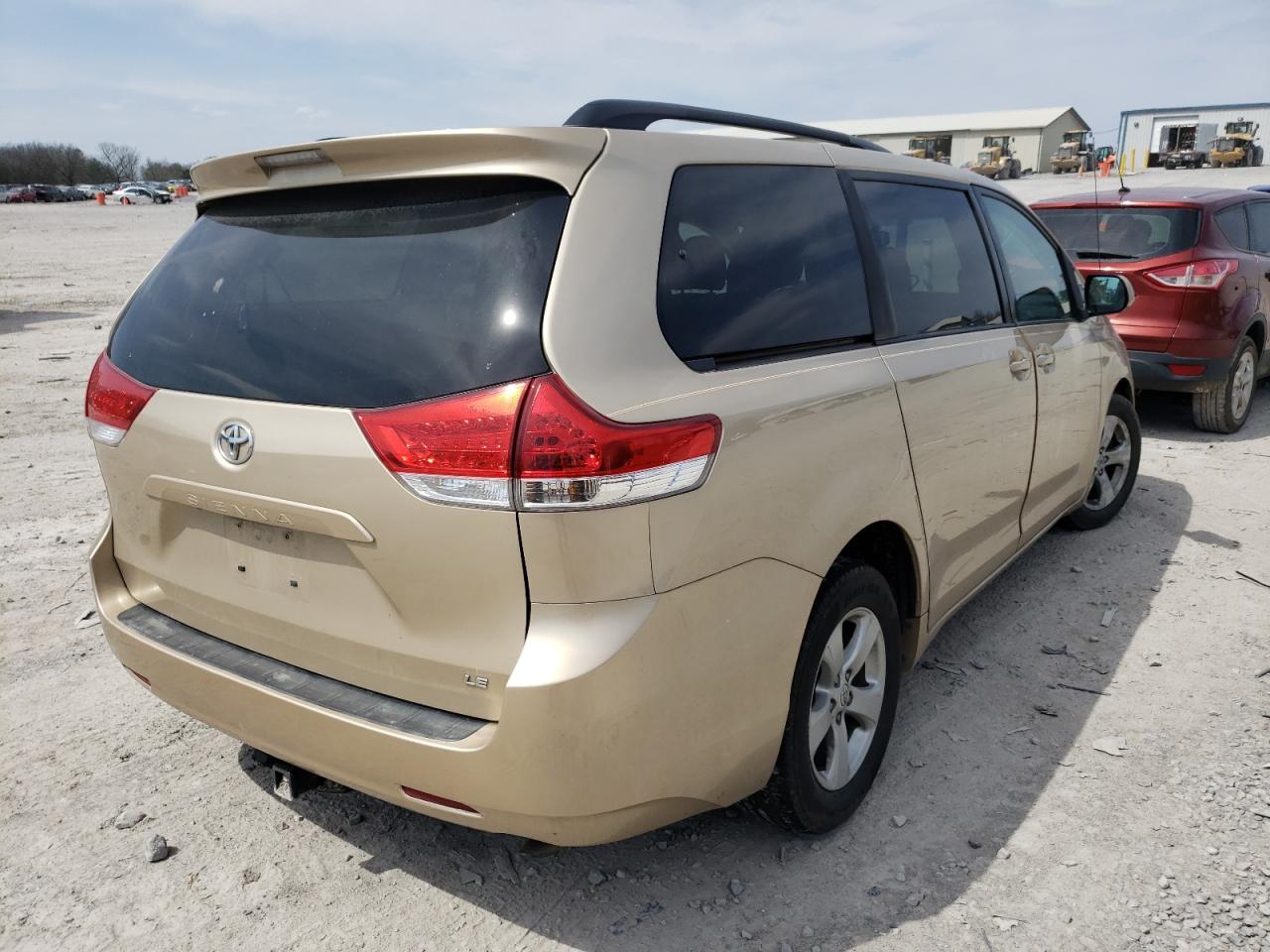 Photo 4 from auction – 2012 TOYOTA SIENNA LE with VIN 5TDKK3DC9CS240870