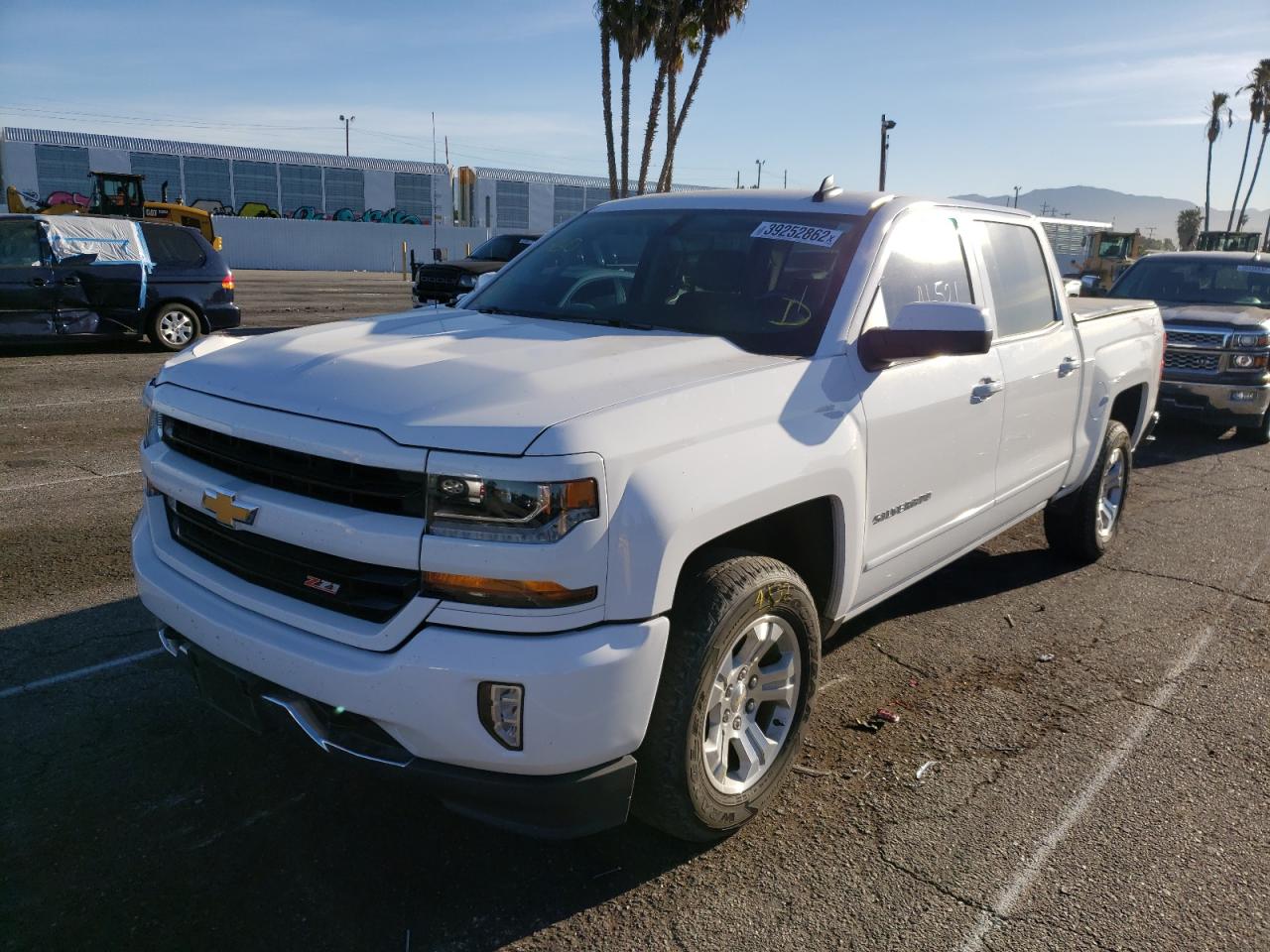 Photo 2 from auction – 2018 CHEVROLET SILVERADO with VIN 3GCUKREC8JG644507