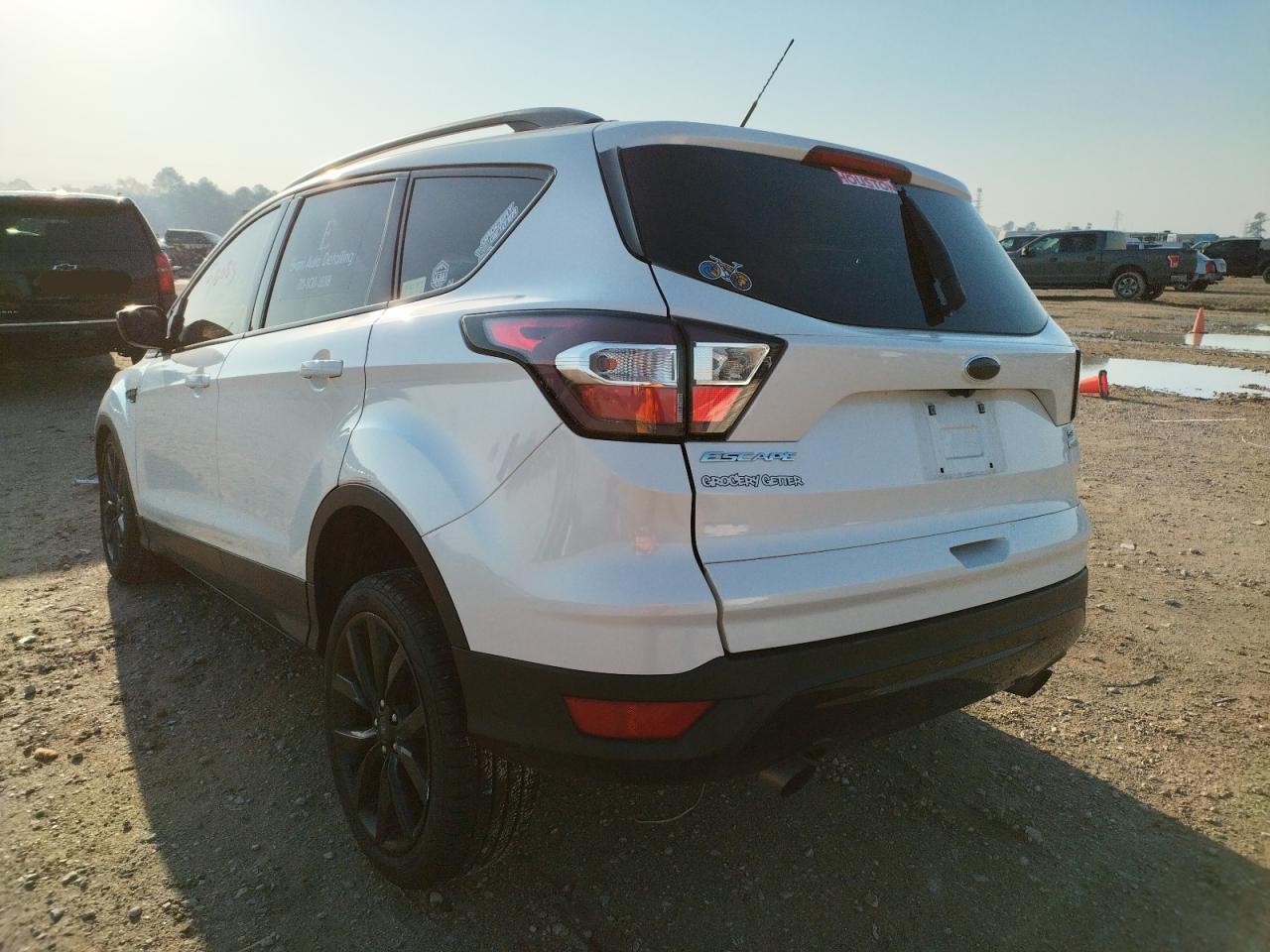 Photo 3 from auction – 2017 FORD ESCAPE SE with VIN 1FMCU0GD1HUD53065