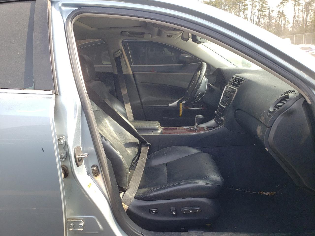 Photo 5 from auction – 2006 LEXUS IS 250 with VIN JTHCK262265004752