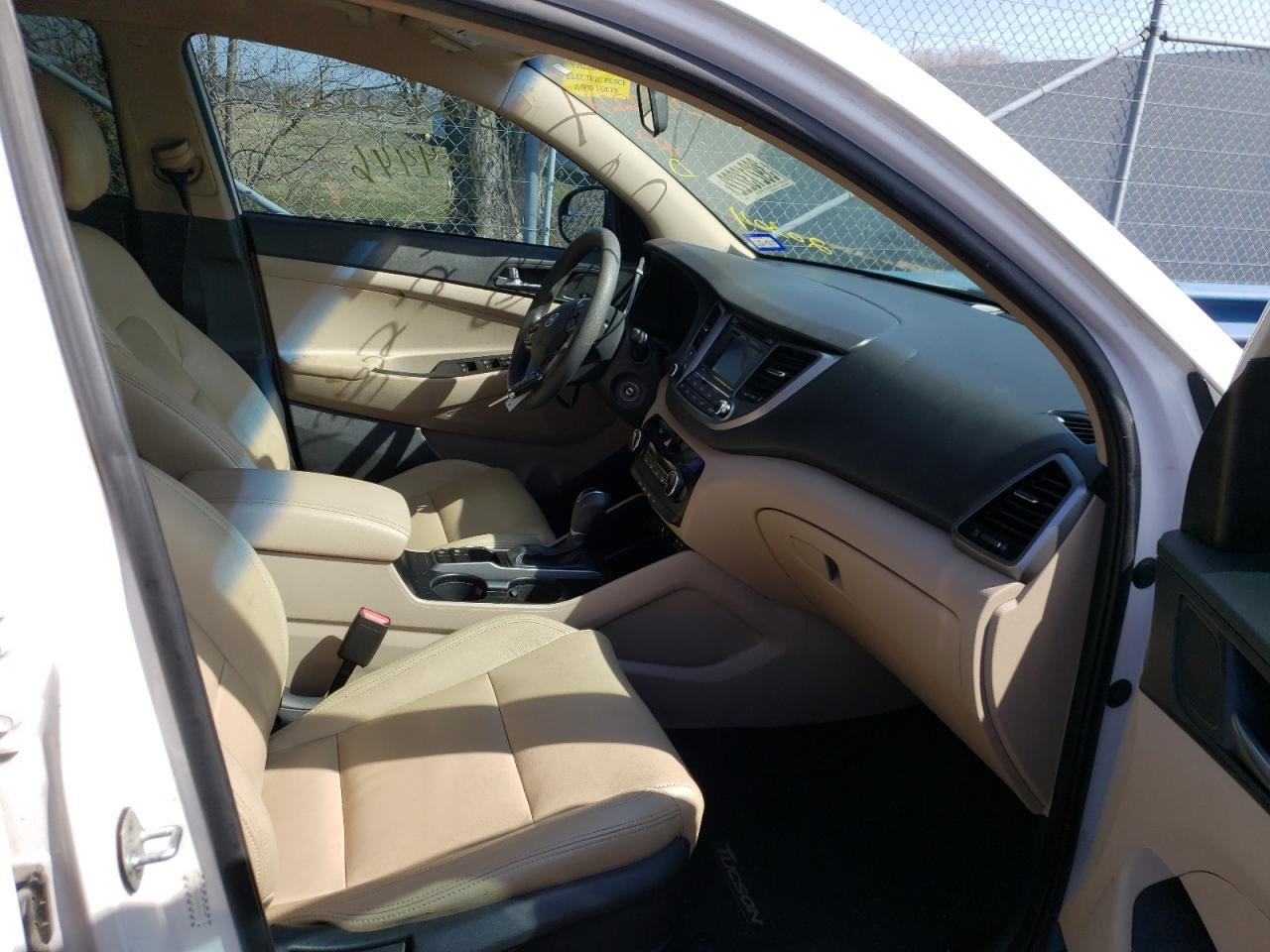 Photo 5 from auction – 2016 HYUNDAI TUCSON LIM with VIN KM8J33A25GU203011