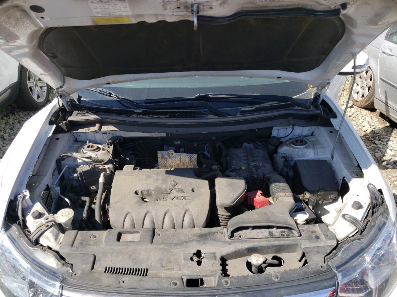 Photo 7 from auction – 2014 MITSUBISHI OUTLANDER with VIN JA4AZ3A33EZ003105