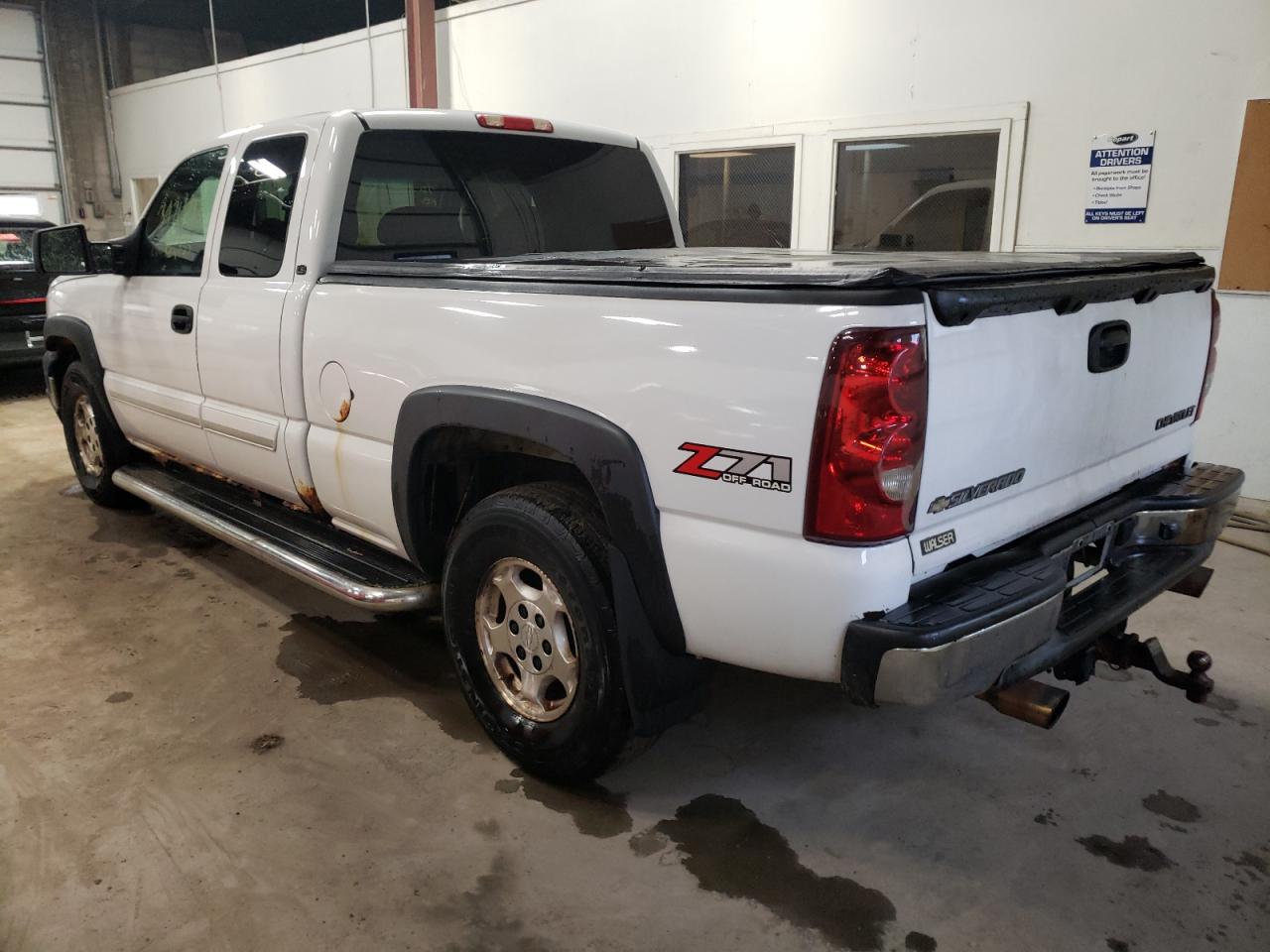 Photo 3 from auction – 2003 CHEVROLET SILVERADO with VIN 2GCEK19TX31128869
