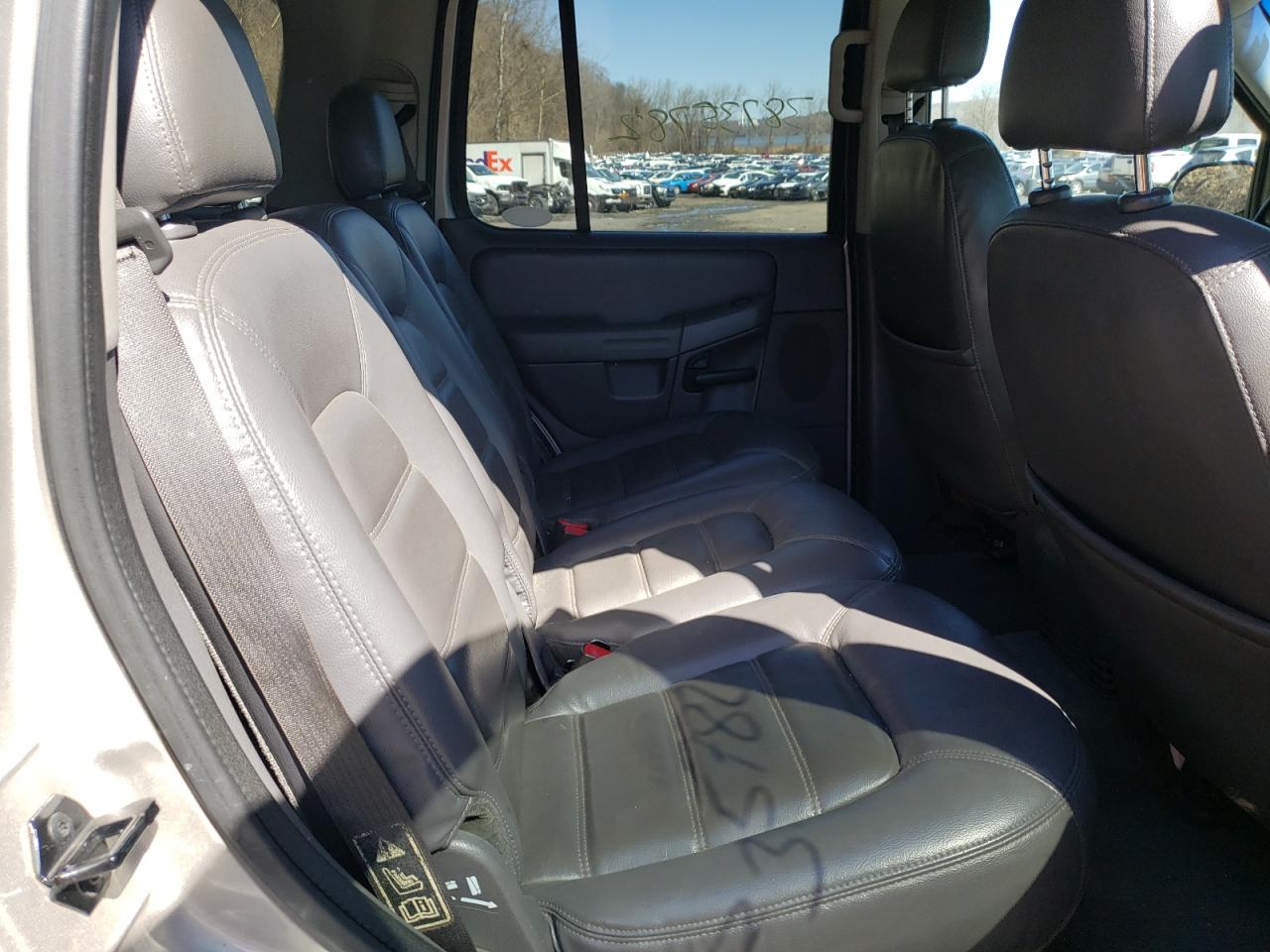 Photo 6 from auction – 2002 FORD EXPLORER X with VIN 1FMZU73K32UD34385