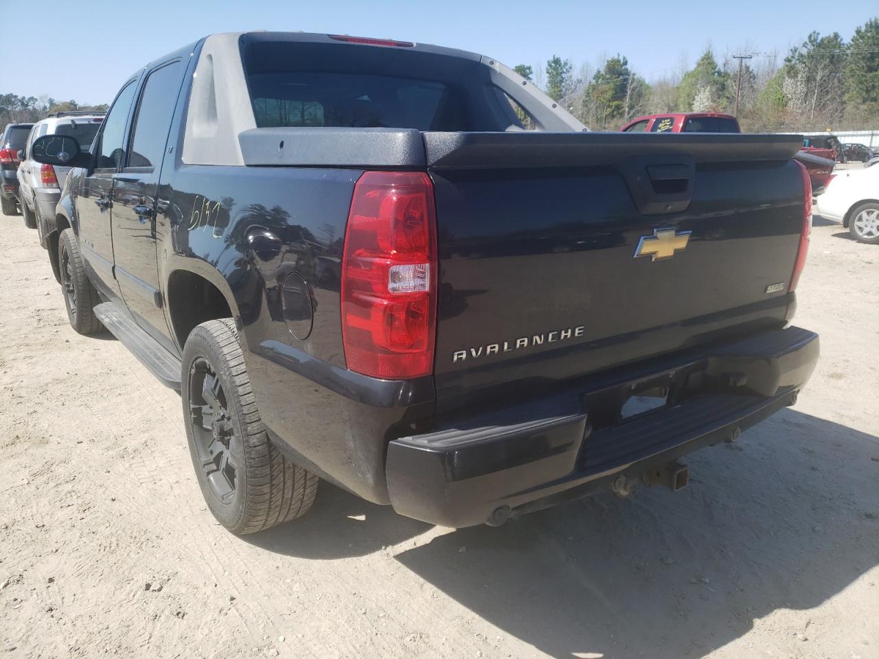 Photo 3 from auction – 2007 CHEVROLET AVALANCHE with VIN 3GNEC12097G303453