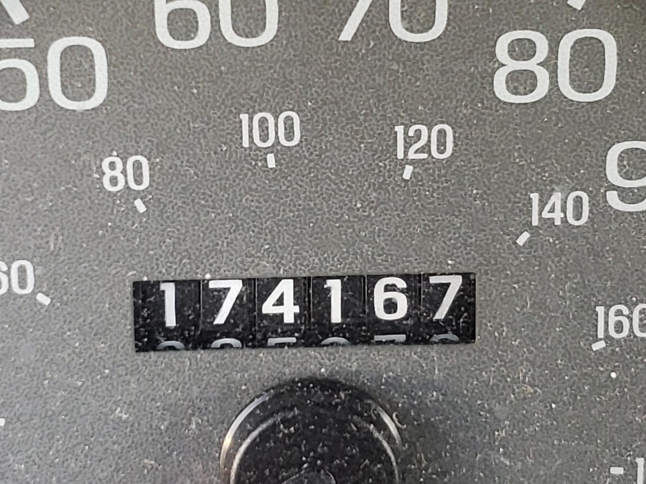 Photo 8 from auction – 2001 MERCURY GRAND MARQ with VIN 2MEFM75W41X662671