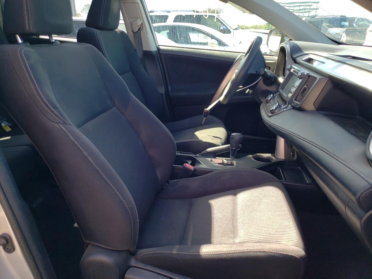 Photo 5 from auction – 2013 TOYOTA RAV4 XLE with VIN JTMRFREV3D5005040