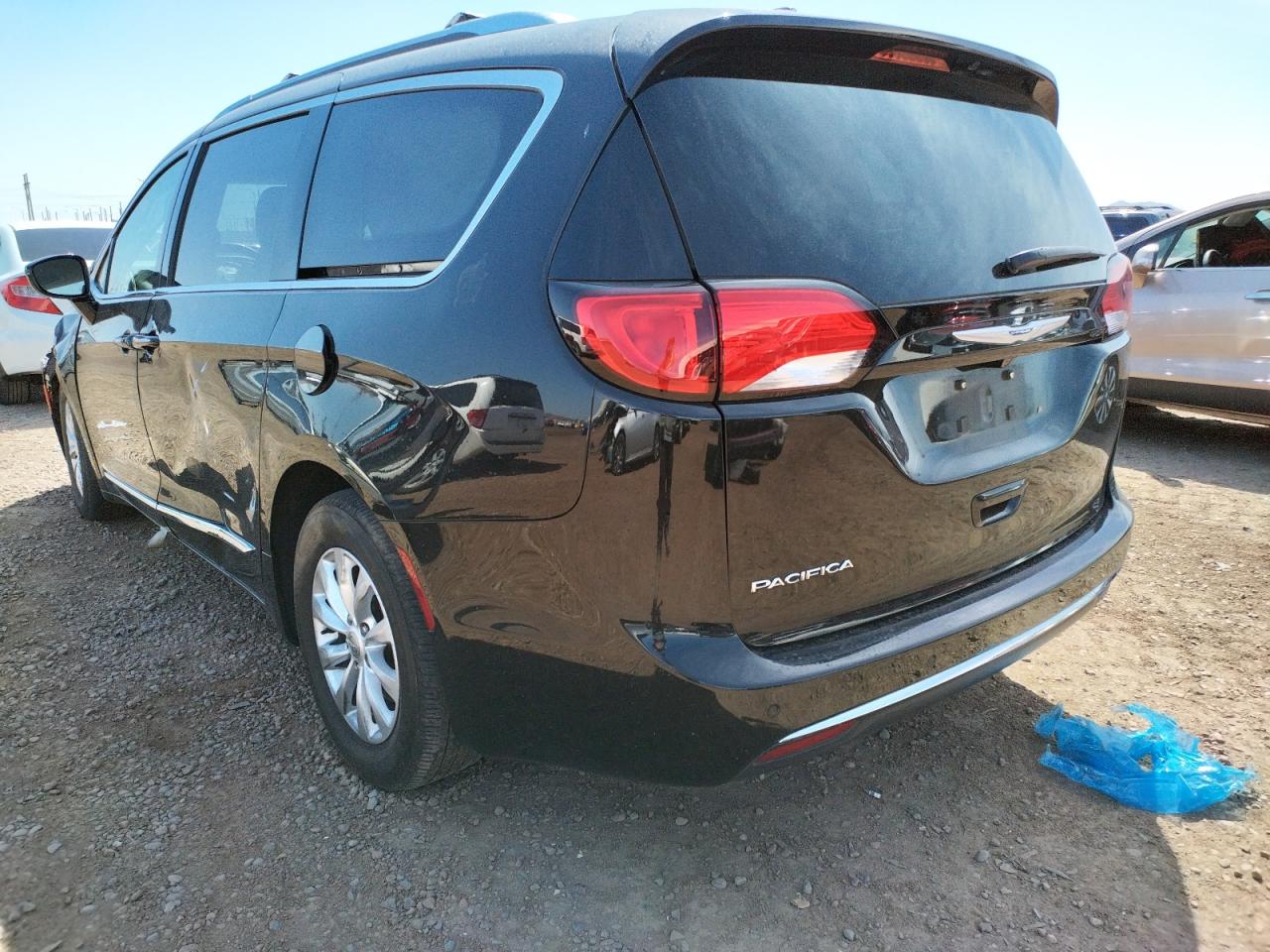 Photo 3 from auction – 2018 CHRYSLER PACIFICA T with VIN 2C4RC1BG4JR216956