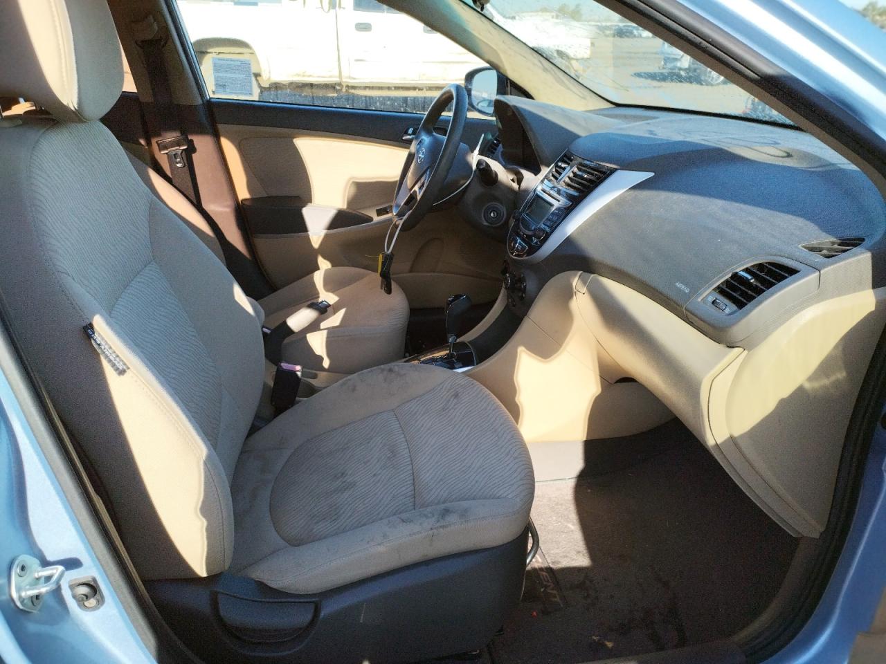 Photo 5 from auction – 2012 HYUNDAI ACCENT GLS with VIN KMHCU4AE8CU136209