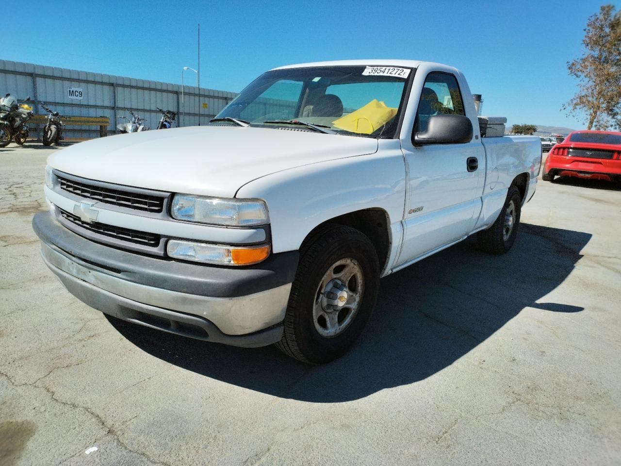 Photo 2 from auction – 2000 CHEVROLET SILVERADO with VIN 1GCEC14W5YZ225684