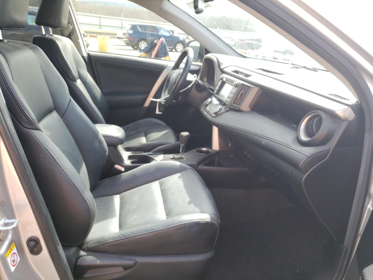 Photo 5 from auction – 2013 TOYOTA RAV4 LIMIT with VIN JTMDFREV4D5021712