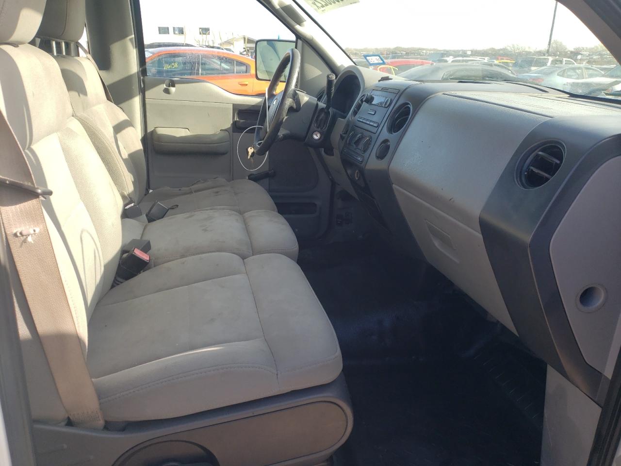 Photo 5 from auction – 2006 FORD F150 with VIN 1FTRF12W46KB64040