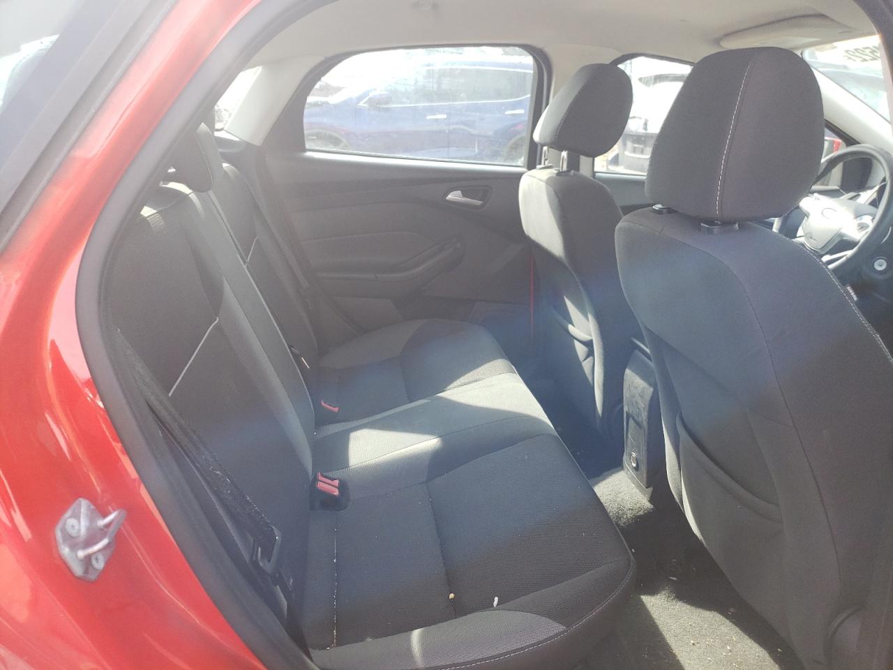 Photo 6 from auction – 2014 FORD FOCUS SE with VIN 1FADP3F22EL118067