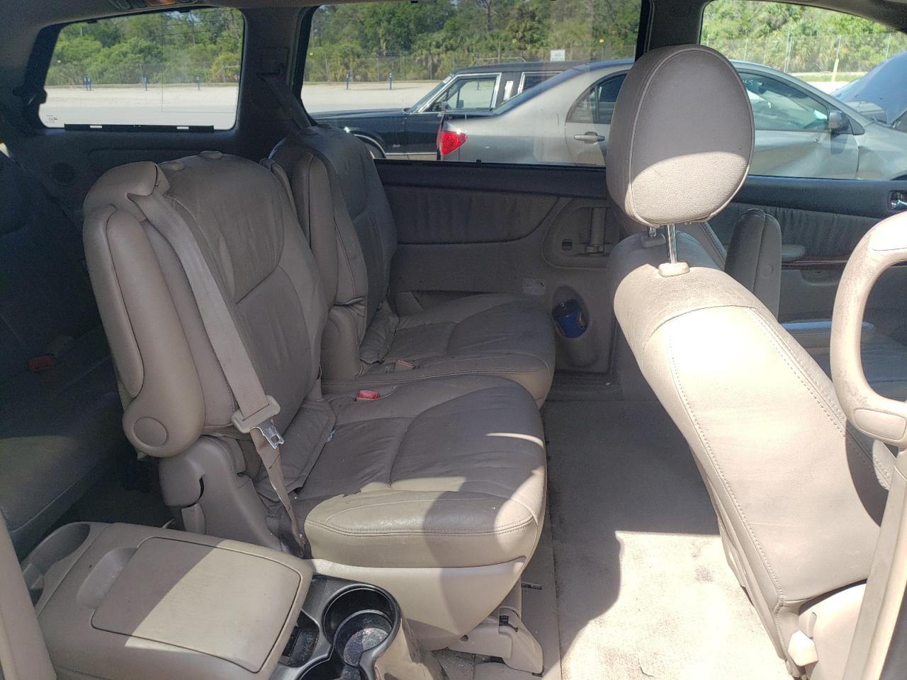 Photo 6 from auction – 2004 TOYOTA SIENNA XLE with VIN 5TDZA22C04S195639