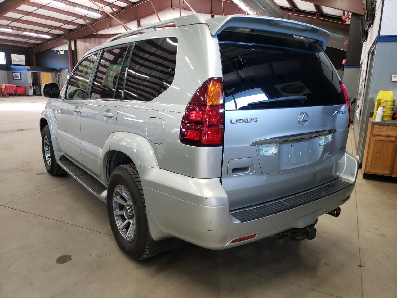 Photo 3 from auction – 2005 LEXUS GX 470 with VIN JTJBT20X650082541