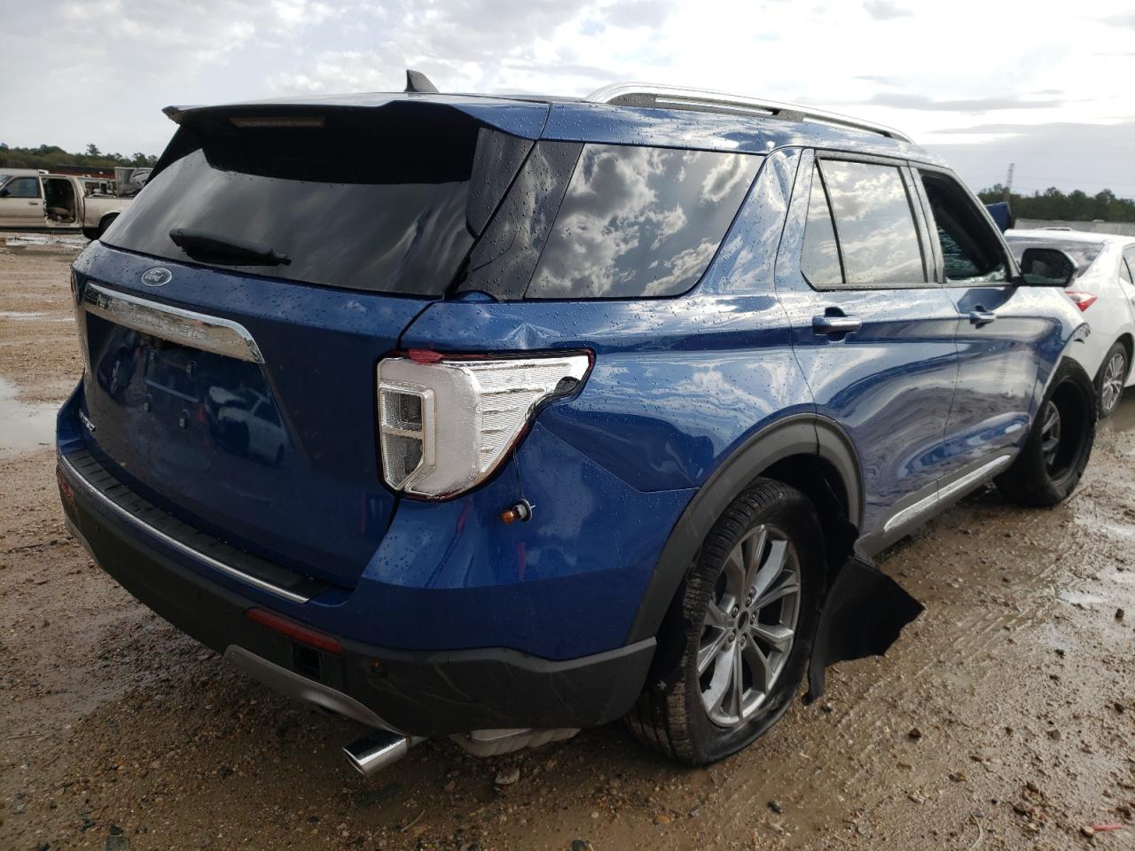 Photo 4 from auction – 2022 FORD EXPLORER L with VIN 1FMSK7FH7NGA32236
