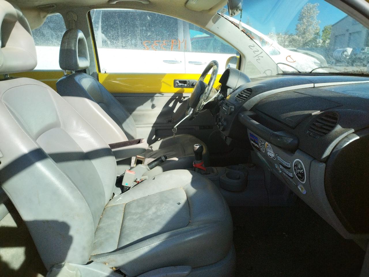 Photo 5 from auction – 2002 VOLKSWAGEN NEW BEETLE with VIN 3VWCB21CX2M433270