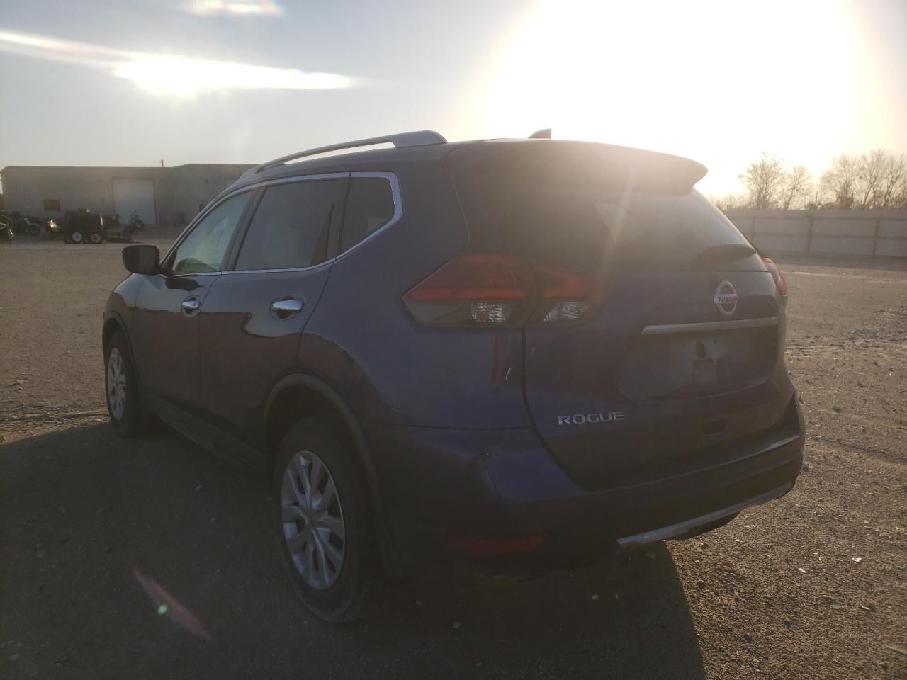 Photo 3 from auction – 2017 NISSAN ROGUE S with VIN KNMAT2MT6HP593877