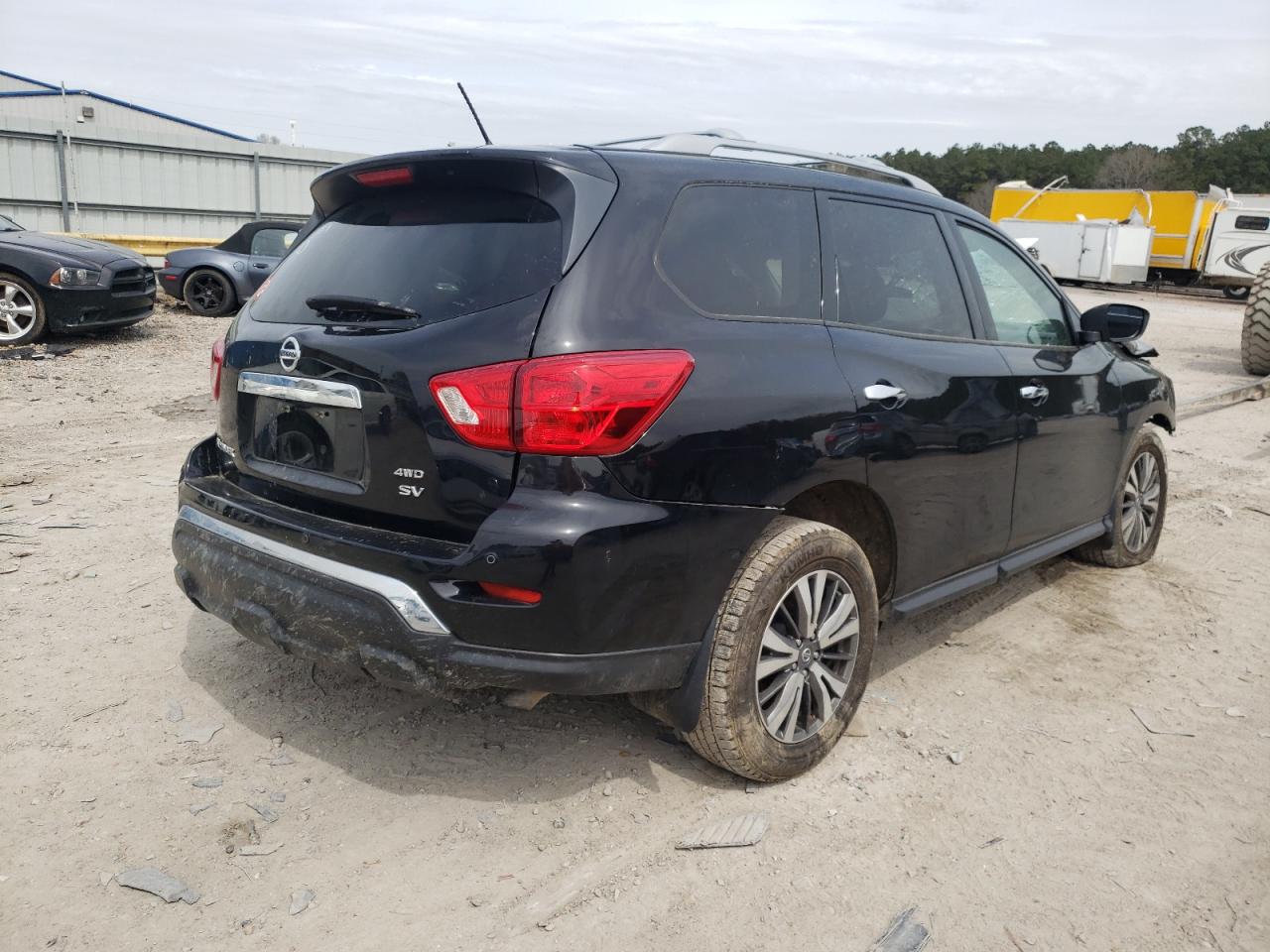 Photo 4 from auction – 2018 NISSAN PATHFINDER with VIN 5N1DR2MM8JC677759
