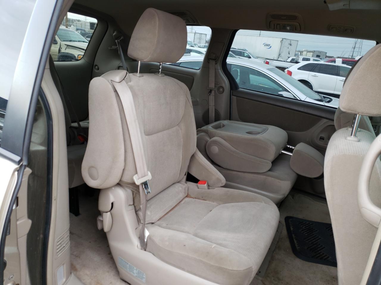 Photo 6 from auction – 2005 TOYOTA SIENNA LE with VIN 5TDBA23C65S043382