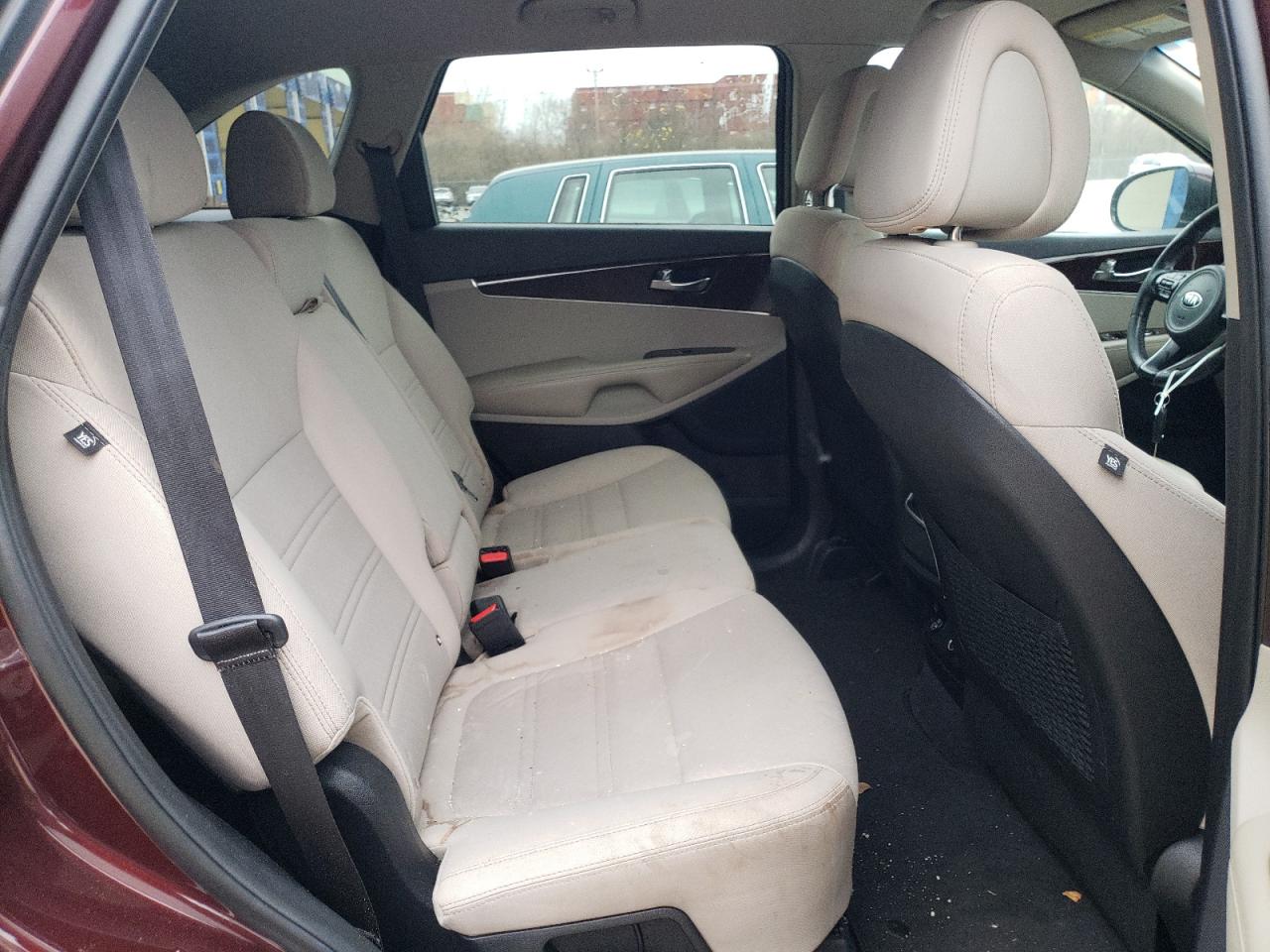 Photo 6 from auction – 2016 KIA SORENTO LX with VIN 5XYPGDA33GG128098