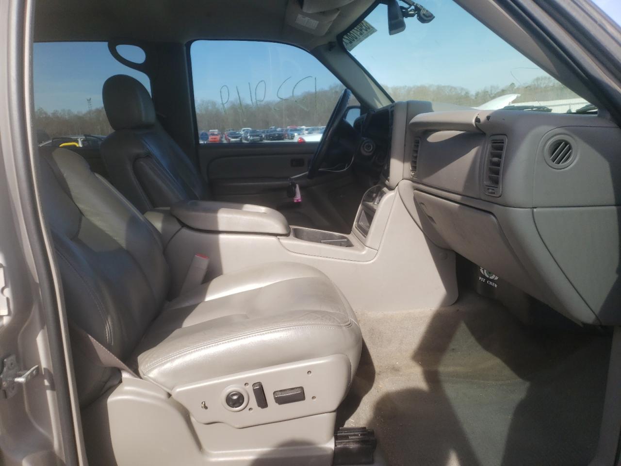 Photo 5 from auction – 2004 CHEVROLET SILVERADO with VIN 2GCEC13T741407624