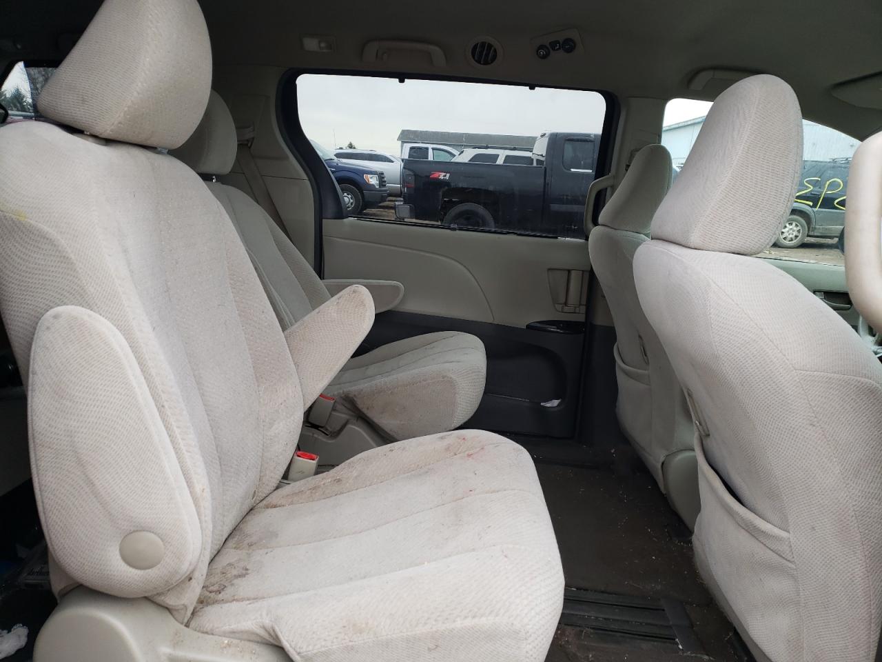 Photo 6 from auction – 2011 TOYOTA SIENNA LE with VIN 5TDKK3DC4BS127648