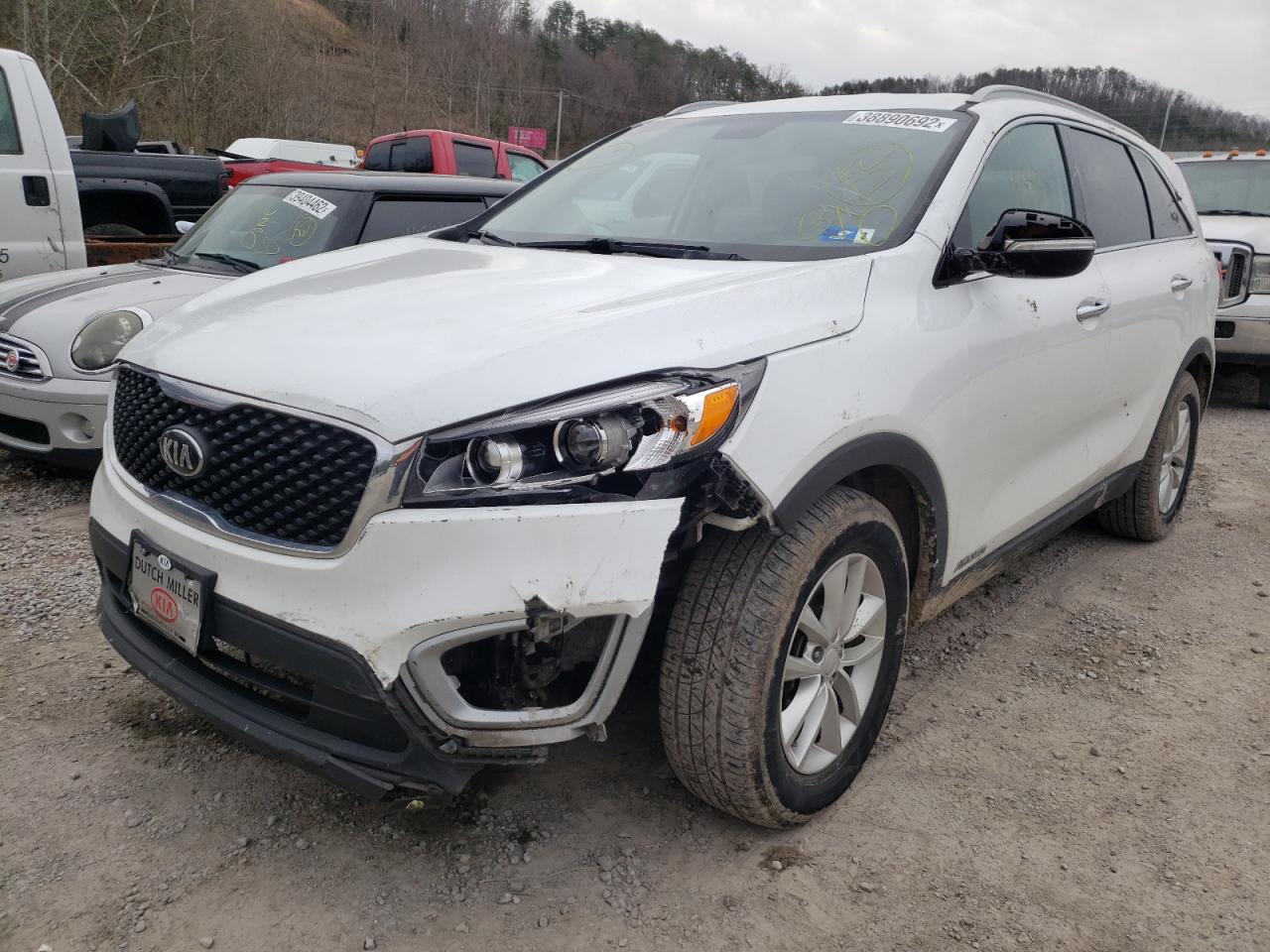 Photo 2 from auction – 2017 KIA SORENTO LX with VIN 5XYPGDA59HG325845