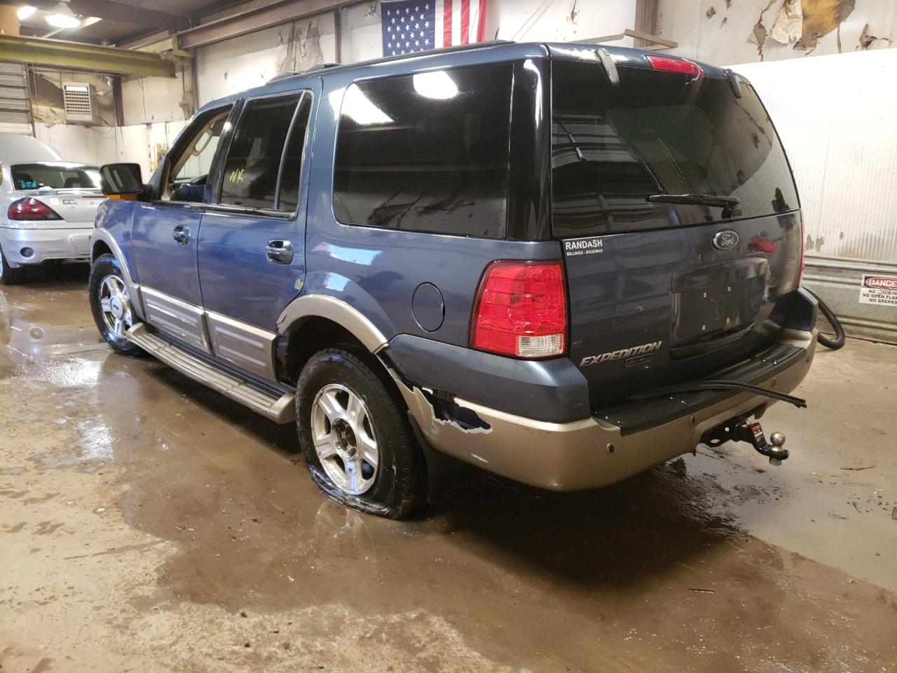 Photo 3 from auction – 2004 FORD EXPEDITION with VIN 1FMFU18L24LA99939
