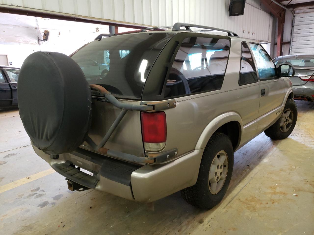 Zdjęcie 4 z aukcji – 2000 CHEVROLET BLAZER z VIN 1GNCT18W1YK228602