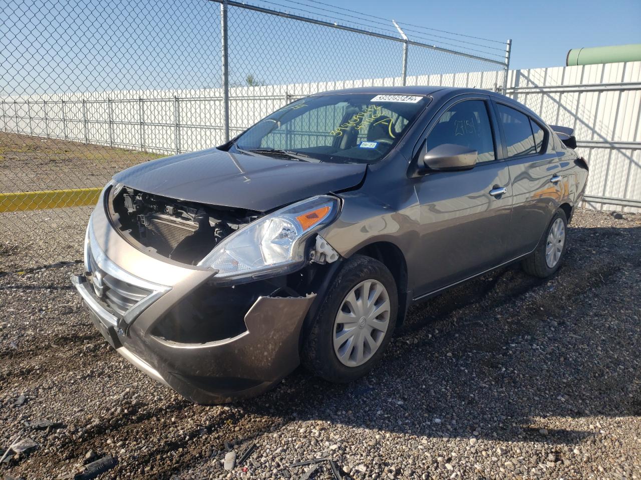 Foto 2 de la subasta – 2017 NISSAN VERSA S con VIN 3N1CN7AP1HK471102