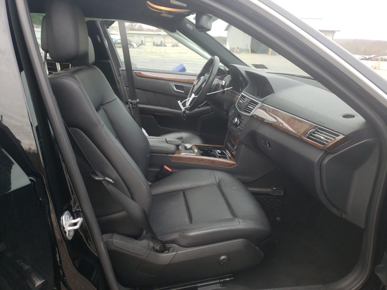Photo 5 from auction – 2013 MERCEDES-BENZ E 350 with VIN WDDHF5KB8DA689336