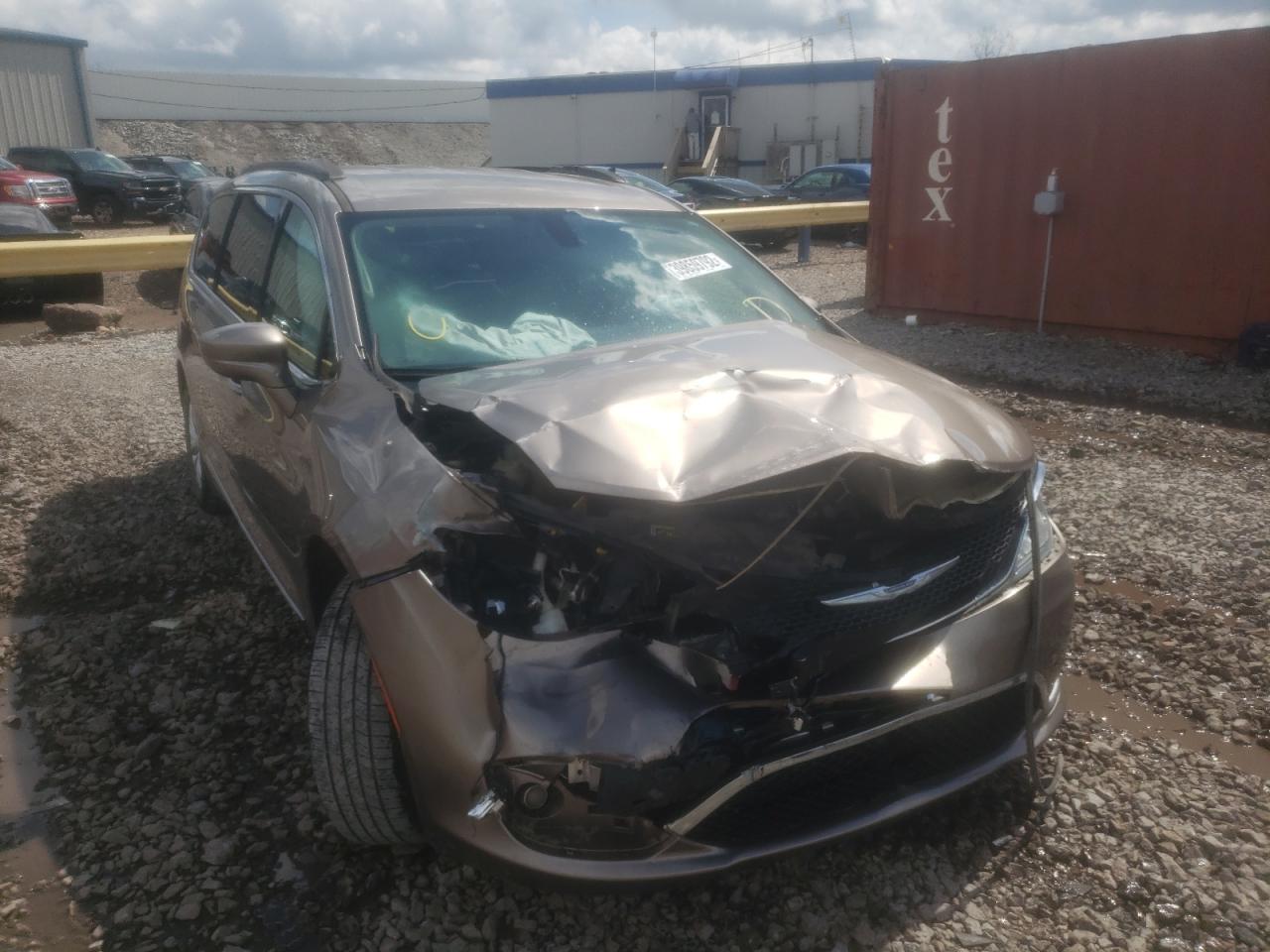 CHRYSLER PACIFICA T 2017 with VIN 2C4RC1BG2HR535279 - Photo from auction