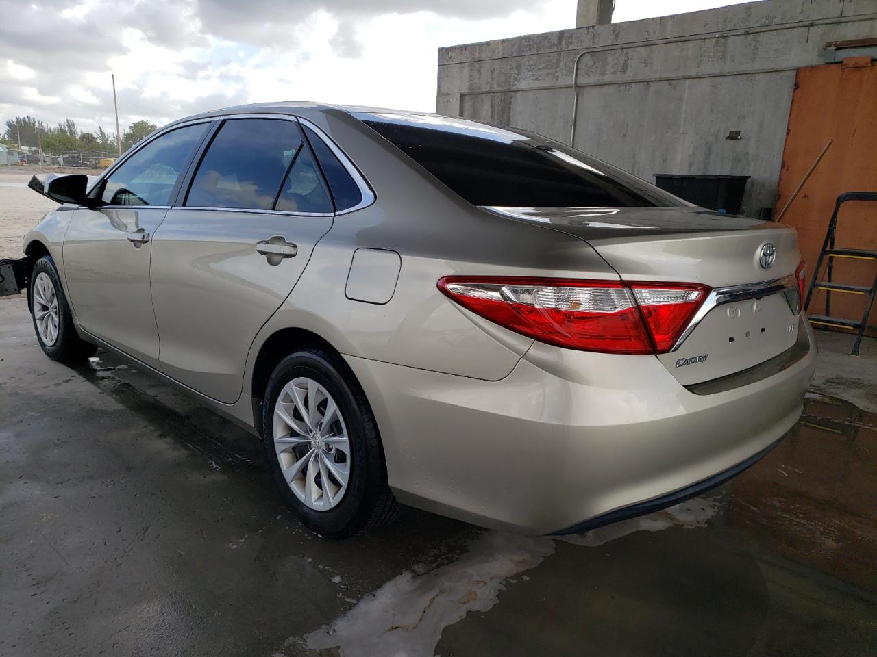 Photo 3 from auction – 2016 TOYOTA CAMRY LE with VIN 4T4BF1FK3GR562095