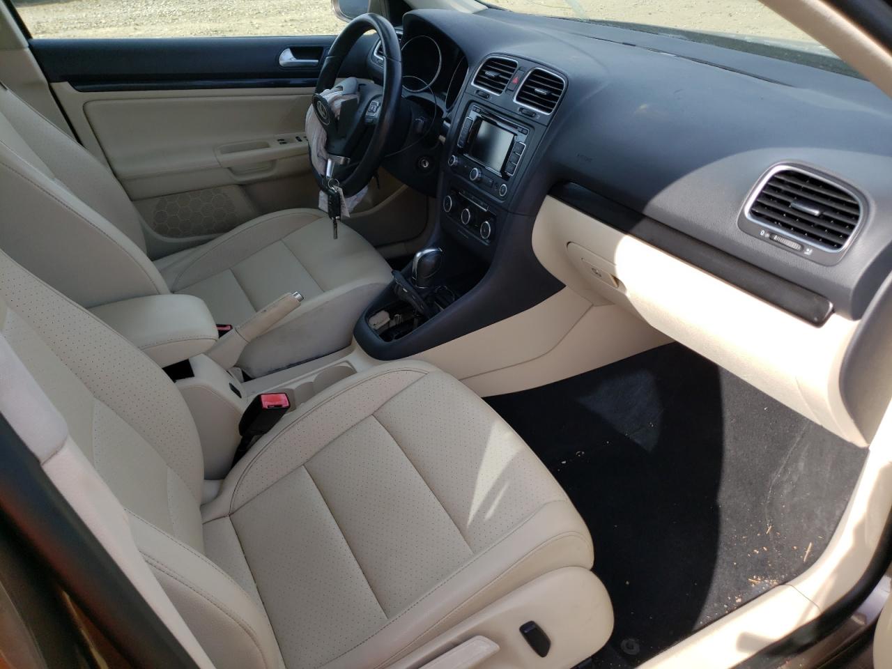 Photo 5 from auction – 2011 VOLKSWAGEN JETTA S with VIN 3VWPZ7AJ2BM687421