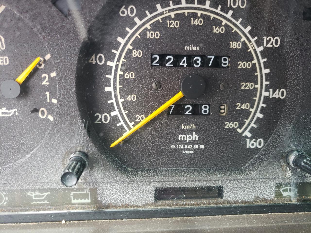 Photo 8 from auction – 1995 MERCEDES-BENZ E 320 with VIN WDBEA92E8SF308502