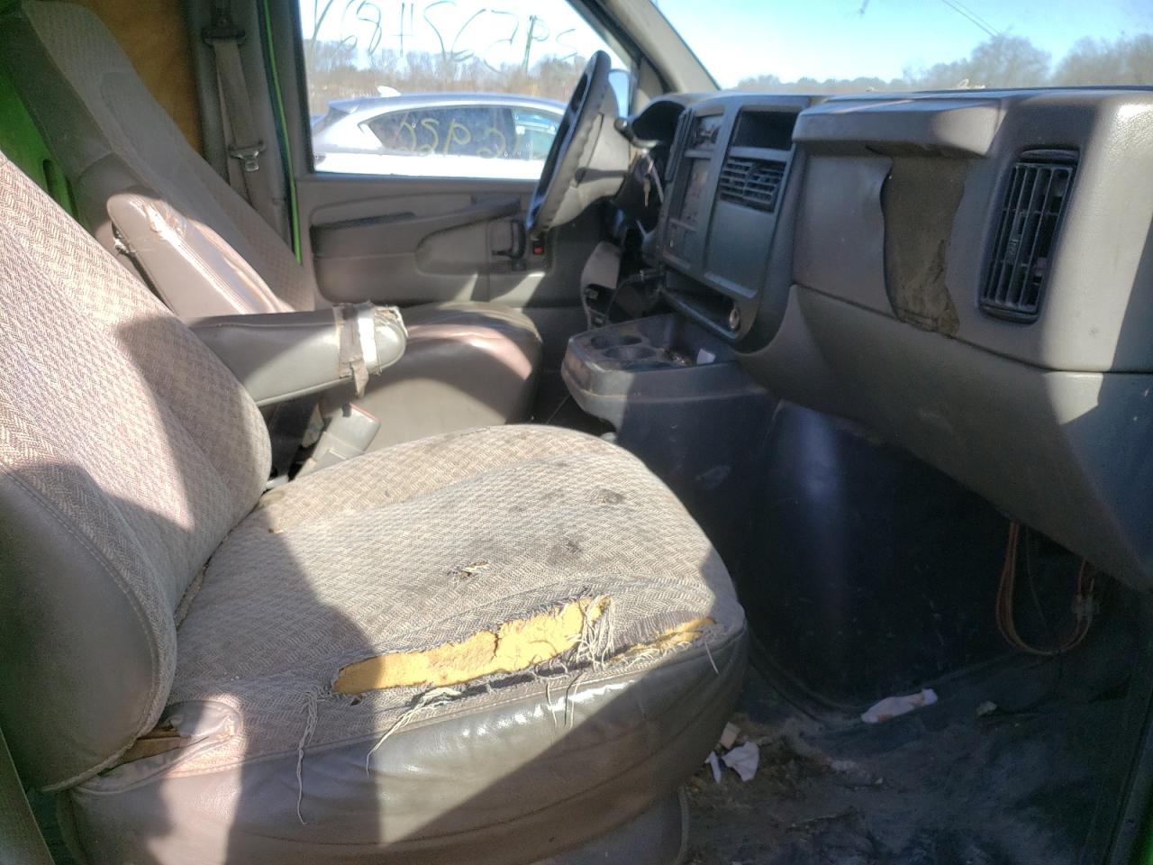Photo 5 from auction – 2004 CHEVROLET EXPRESS G3 with VIN 1GCHG39U241233514
