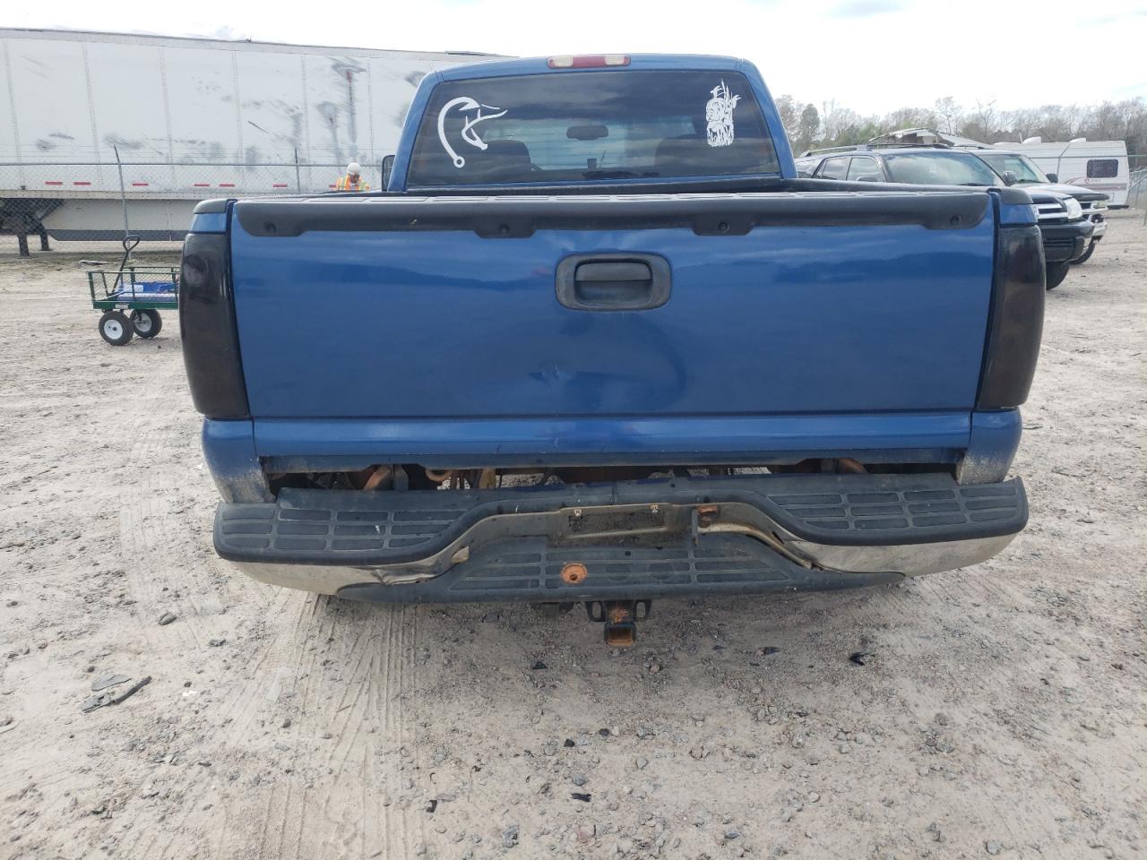 Photo 9 from auction – 2004 CHEVROLET SILVERADO with VIN 1GCEC19T04E389568