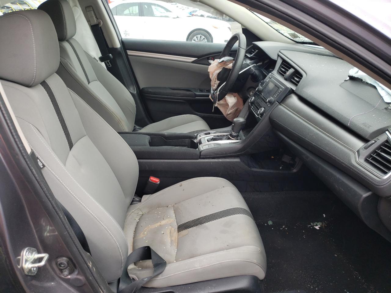 Photo 5 from auction – 2018 HONDA CIVIC LX with VIN 19XFC2F52JE205957