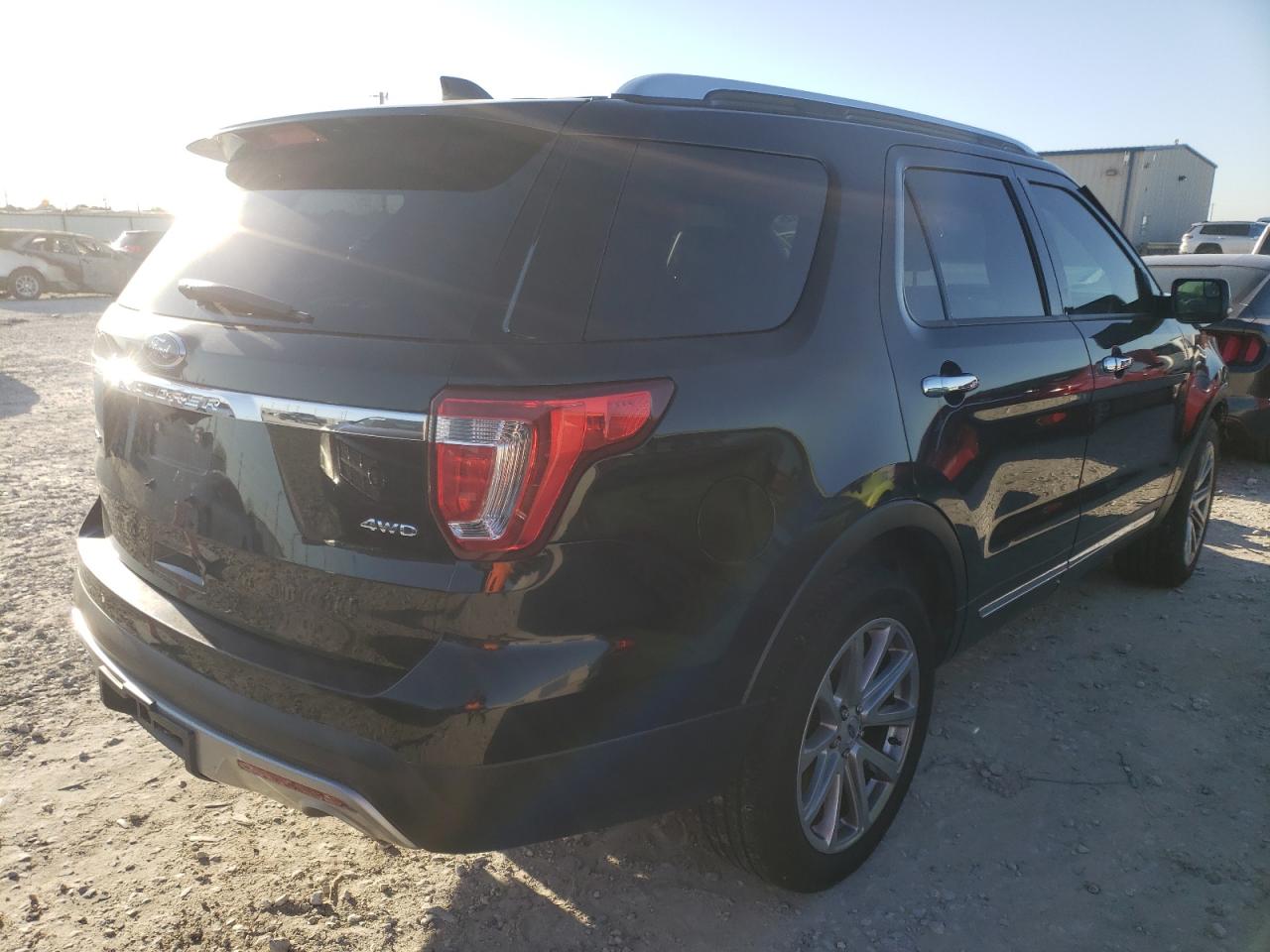 Photo 4 from auction – 2017 FORD EXPLORER L with VIN 1FM5K8F85HGC35987