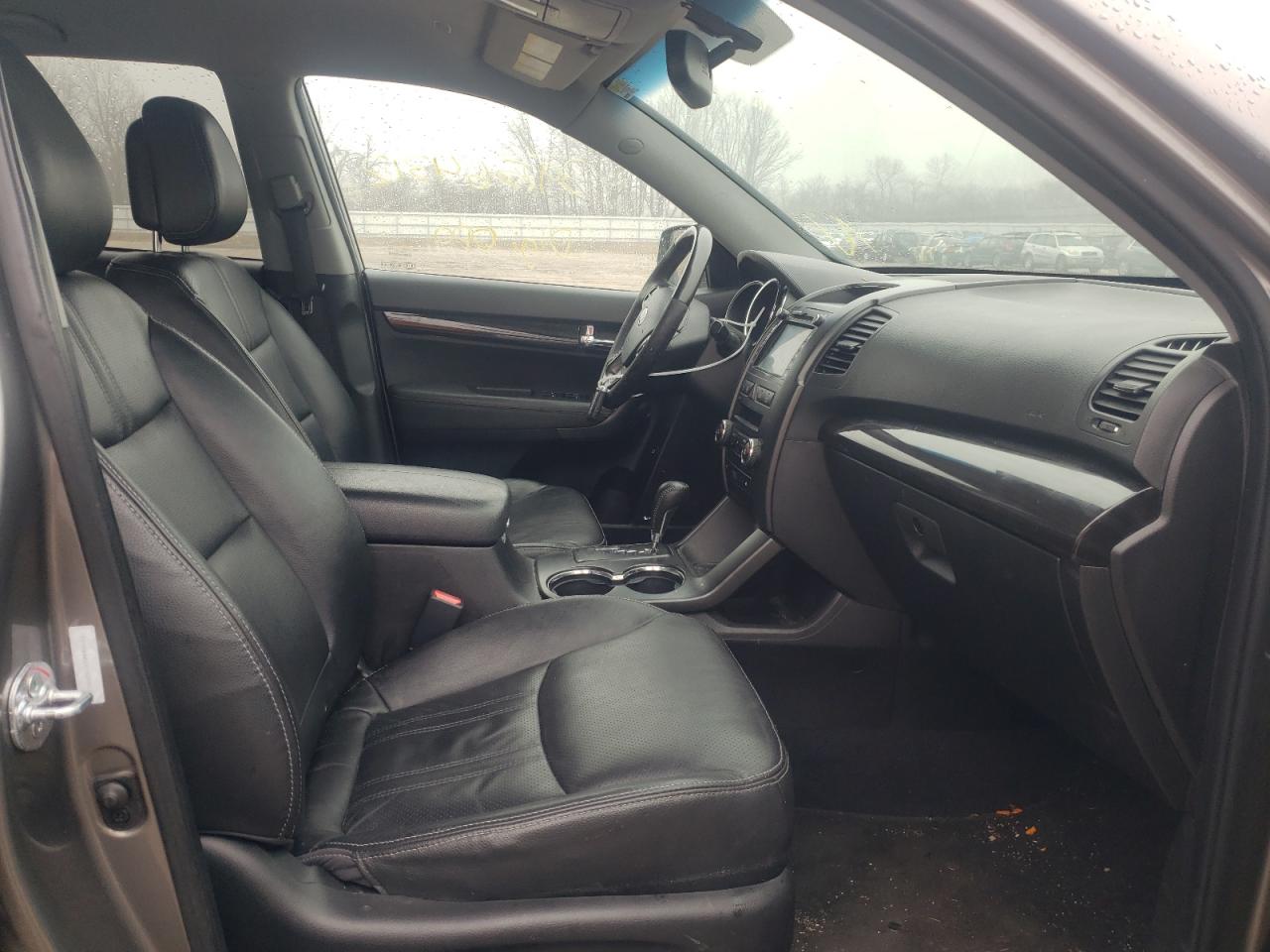 Photo 5 from auction – 2012 KIA SORENTO SX with VIN 5XYKW4A2XCG298070