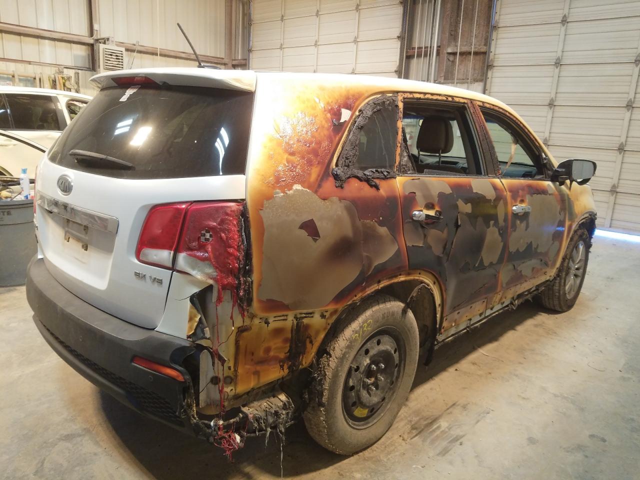 Photo 4 from auction – 2011 KIA SORENTO EX with VIN 5XYKU4A20BG016393