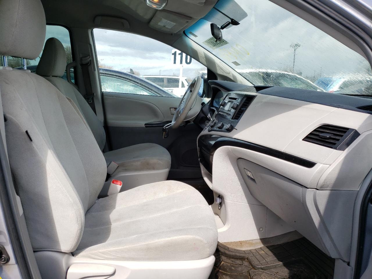 Photo 5 from auction – 2012 TOYOTA SIENNA BAS with VIN 5TDKA3DC5CS014876