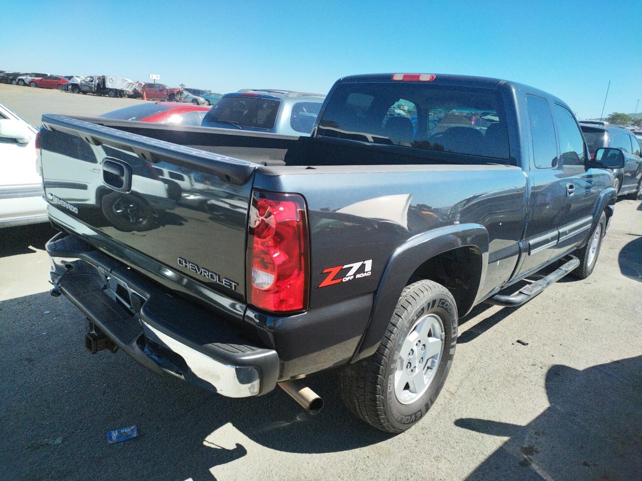 Photo 4 from auction – 2004 CHEVROLET SILVERADO with VIN 2GCEK19TX41240556