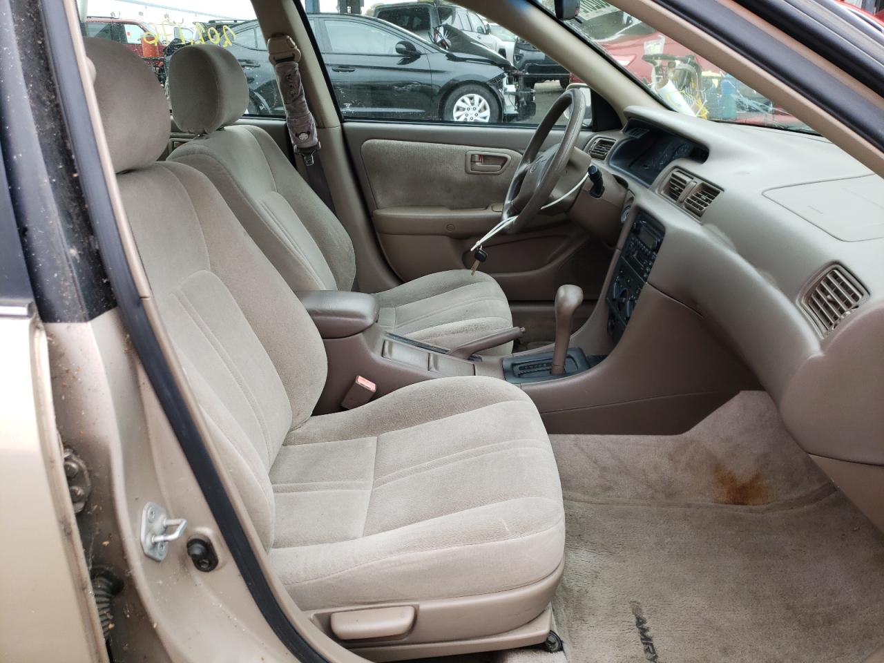 Photo 5 from auction – 2000 TOYOTA CAMRY CE with VIN 4T1BG22K8YU985582