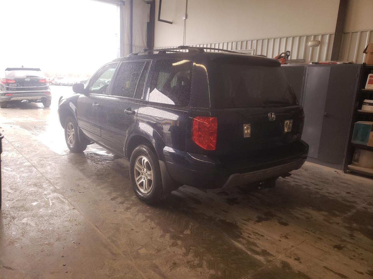 Photo 3 from auction – 2004 HONDA PILOT EXL with VIN 2HKYF18784H546580