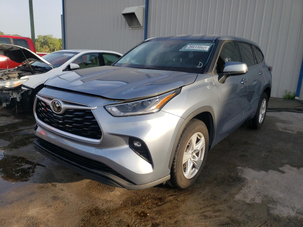 Photo 2 from auction – 2021 TOYOTA HIGHLANDER with VIN 5TDZZRAH6MS043587