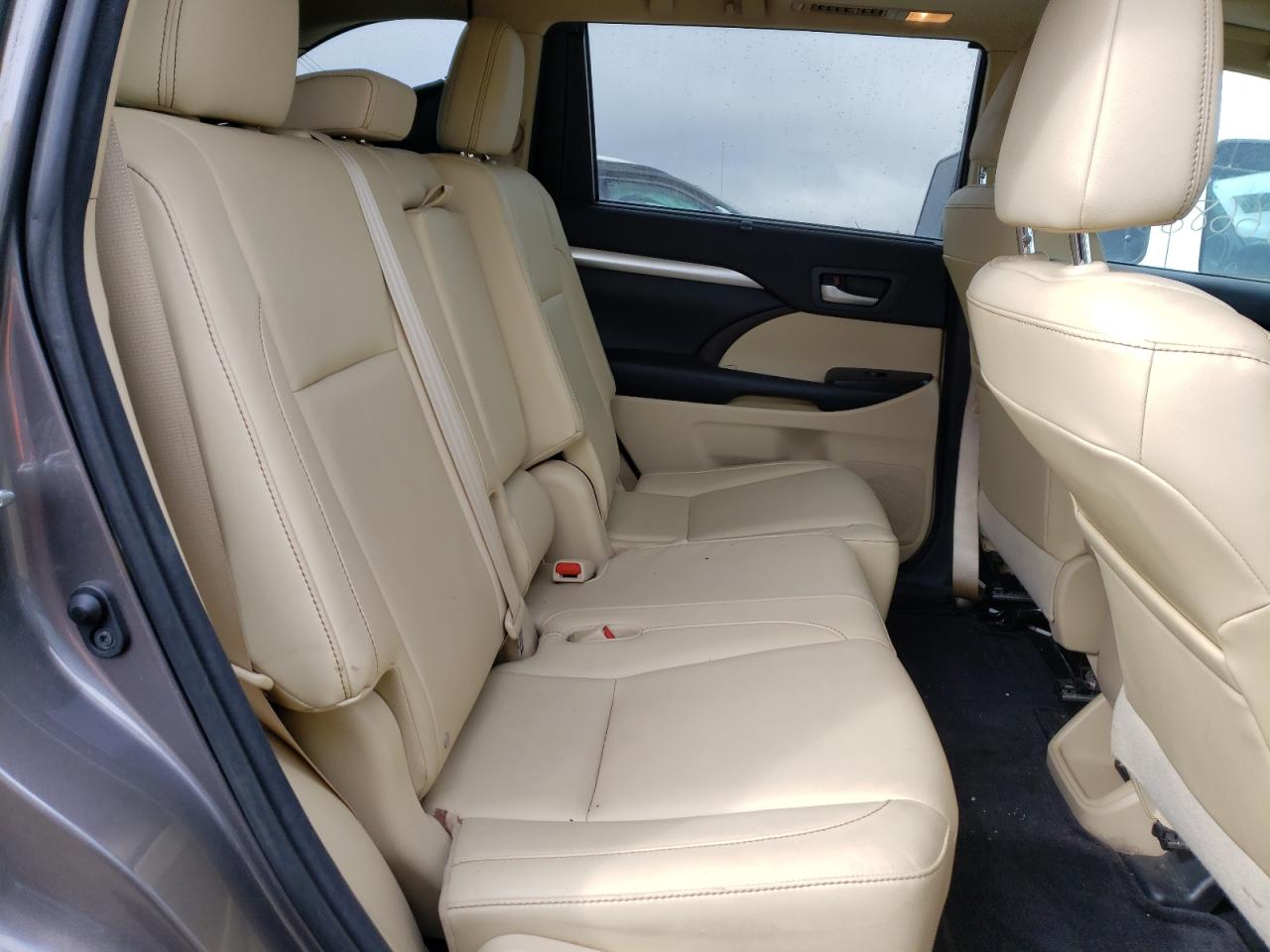 Photo 6 from auction – 2016 TOYOTA HIGHLANDER with VIN 5TDJKRFH7GS281611