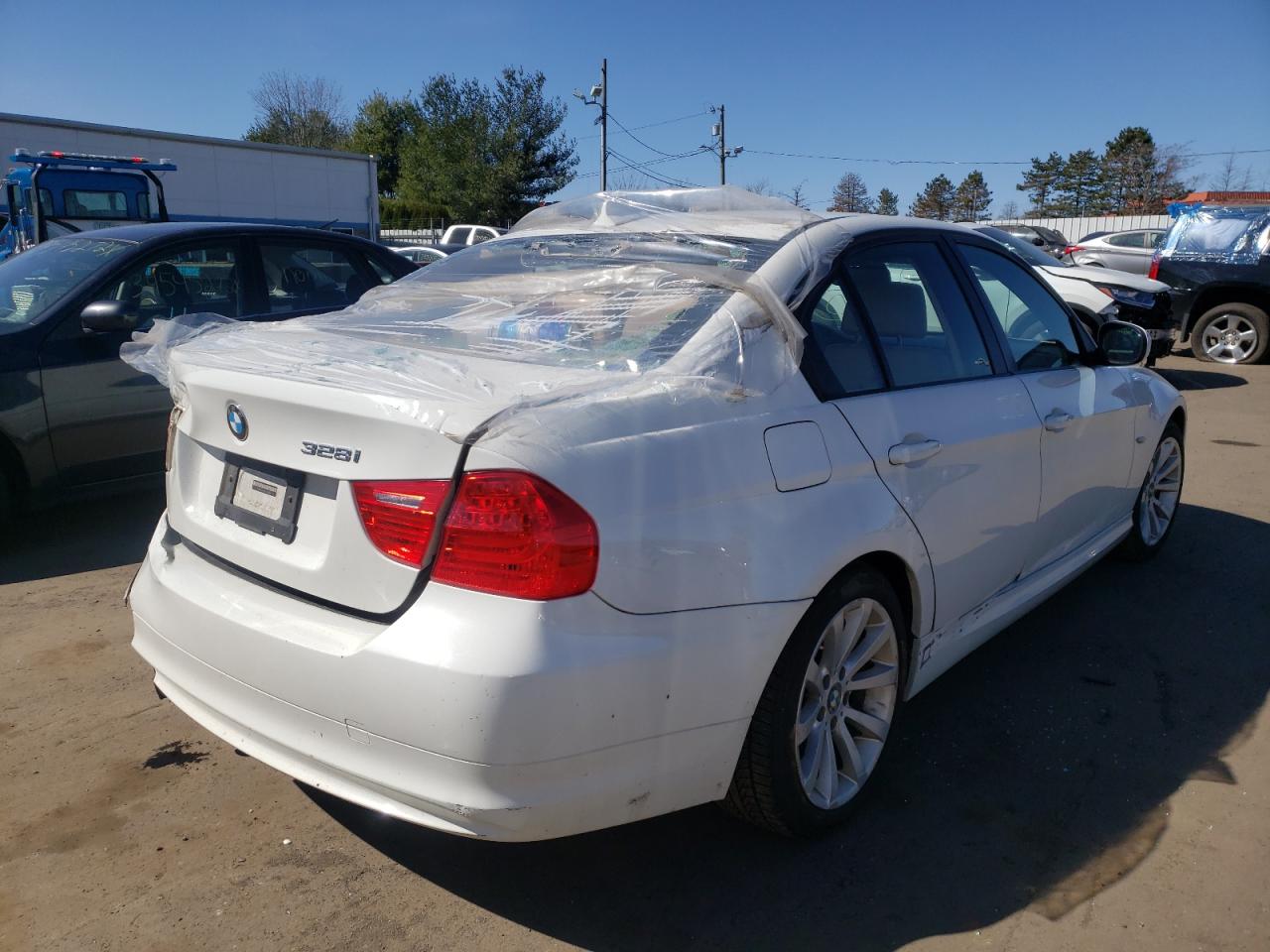 Photo 4 from auction – 2009 BMW 328 I with VIN WBAPH77589NL84494