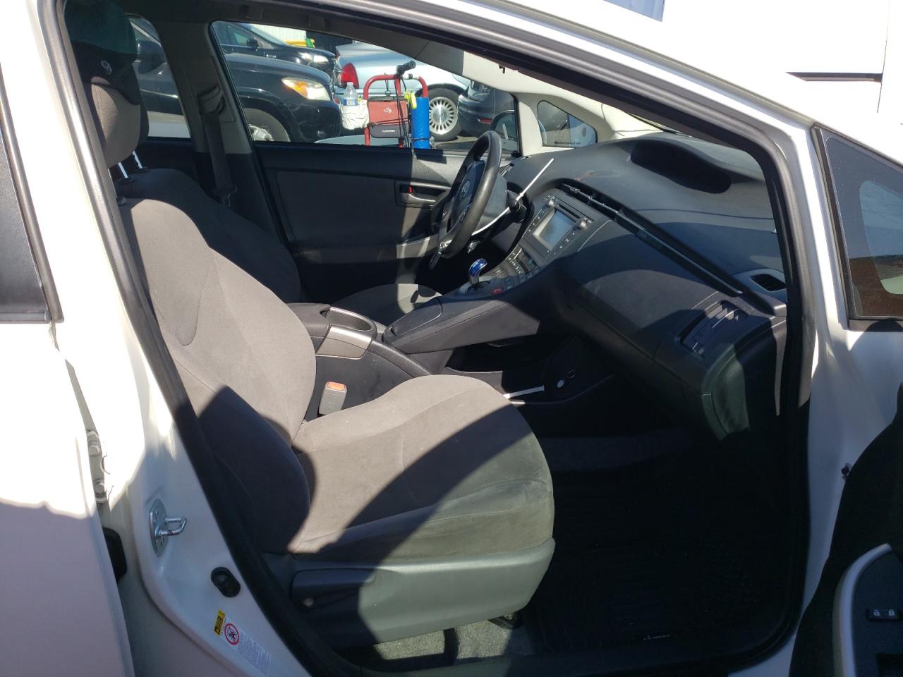 Photo 5 from auction – 2015 TOYOTA PRIUS with VIN JTDKN3DU9F0454202